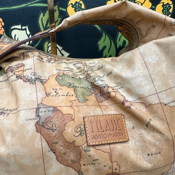 Alviero Martini 1ª Classe Geo Classic Hobo Shoulder Bag - Picture 12 of 13